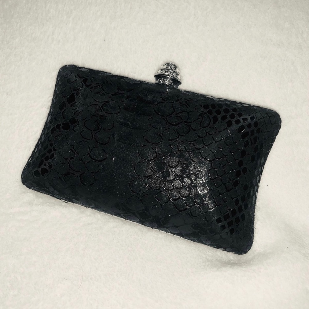 Hard Shell Clutch